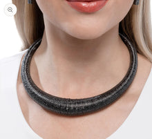 Load image into Gallery viewer, Paparazzi Necklace Subtle Selfie - Black