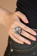 Load image into Gallery viewer, Paparazzi Rings Pro Top Spin - Black