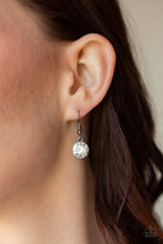 Load image into Gallery viewer, Paparazzi Necklaces Inner Light - Black