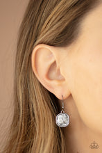 Load image into Gallery viewer, Paparazzi Necklaces Legendary Luster - Black