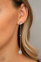Load image into Gallery viewer, Paparazzi Earrings When It REIGNS - White