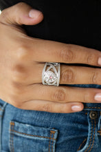 Load image into Gallery viewer, Paparazzi Rings Sweetly Sweetheart - Pink