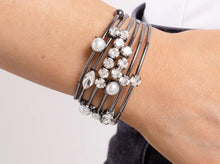 Load image into Gallery viewer, Paparazzi Bracelet Showtime Sparkle - Black
