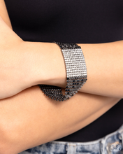 Load image into Gallery viewer, Paparazzi Bracelet Disco Dame - Black Coming
