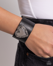 Load image into Gallery viewer, Paparazzi Bracelet Decorated Debut - Black
