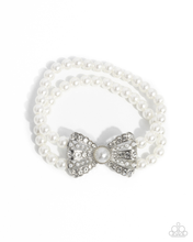 Load image into Gallery viewer, Paparazzi Set Aria Pearl Bow
