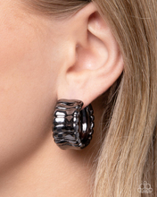Load image into Gallery viewer, Paparazzi Earrings Seamless Sass - Black
