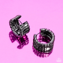 Load image into Gallery viewer, Paparazzi Earrings Seamless Sass - Black

