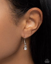 Load image into Gallery viewer, Paparazzi Necklace Keepsake Kisser - Red
