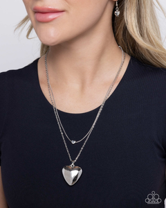 Paparazzi Necklace Halting Hearts - Silver