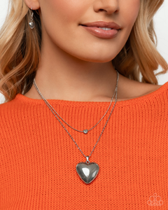 Paparazzi Necklace Halting Hearts - Silver