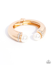 Load image into Gallery viewer, Paparazzi Bracelet Breathtaking Balance - Gold
