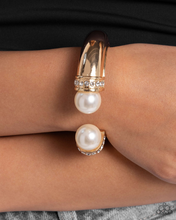 Load image into Gallery viewer, Paparazzi Bracelet Breathtaking Balance - Gold
