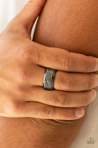 Paparazzi Rings Sideswiped - Black