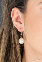 Load image into Gallery viewer, Paparazzi Necklaces Take Note - White
