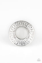 Load image into Gallery viewer, Paparazzi Rings Garden Garland - White
