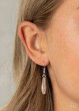 Load image into Gallery viewer, Paparazzi Necklaces Gives Me Chills - White
