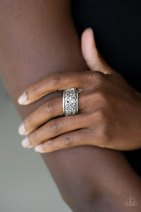 Paparazzi Rings Pick Up The Pieces - Silver