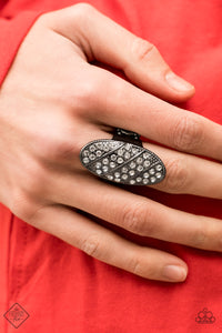 Paparazzi Ring: "Galactic Glitz" Fashion Fix