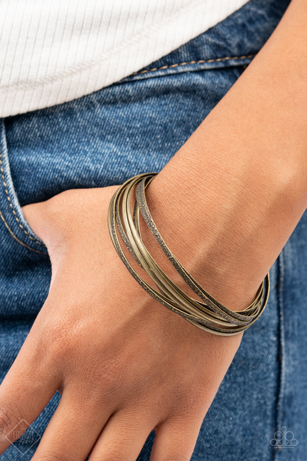 Bracelet: 