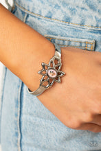Load image into Gallery viewer, Paparazzi Bracelets Sahara Garden - Pink
