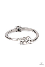 Load image into Gallery viewer, Paparazzi Bracelets Defying Dazzle - Black
