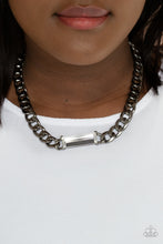 Load image into Gallery viewer, Paparazzi Necklaces Urban Royalty - Black
