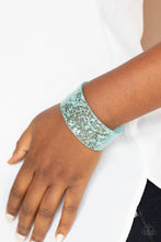 Load image into Gallery viewer, Paparazzi Bracelets Snap, Crackle, Pop! - Blue
