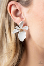 Load image into Gallery viewer, Hawaiian Heiress - White earrings
