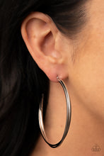 Load image into Gallery viewer, Monochromatic Curves - Silver earrings
