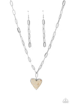 Load image into Gallery viewer, Kiss and SHELL - White Necklace
