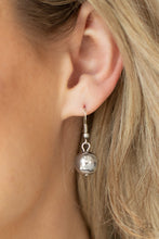 Load image into Gallery viewer, Paparazzi Necklaces Twinkle Twinkle, Im The Star
