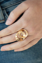 Load image into Gallery viewer, Paparazzi Rings Pro Top Spin - Gold
