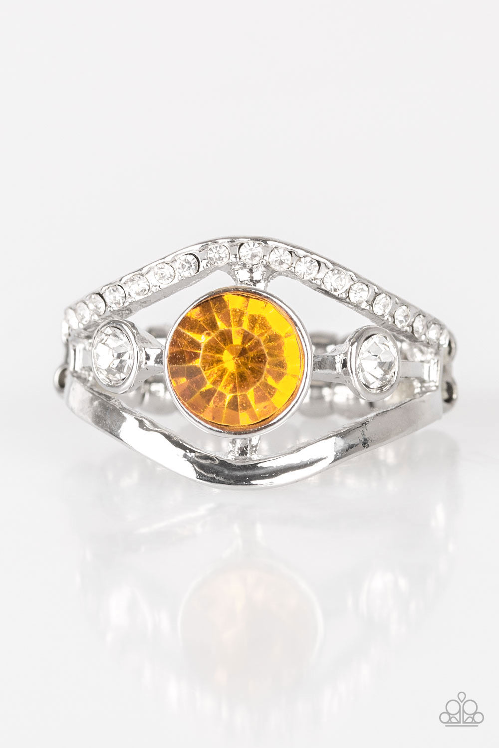 Paparazzi ring Rich With Richness - Yellow