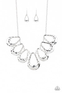 Paparazzi Necklace Teardrop Envy - Silver