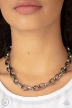 Load image into Gallery viewer, Paparazzi Necklaces Urban Uplink Black
