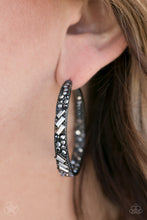 Load image into Gallery viewer, Paparazzi Earrings GLITZY By Association - Black
