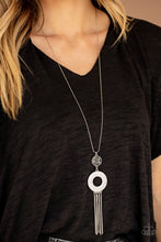 Load image into Gallery viewer, Paparazzi Necklaces Sassy As They Come - Silver
