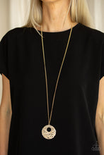 Load image into Gallery viewer, Paparazzi Necklaces Pearl Panache - Gold
