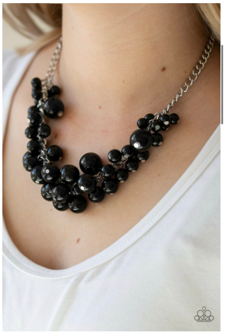 Paparazzi Necklaces Glam Queen Black