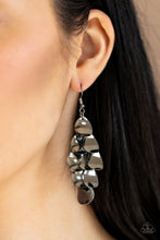 Load image into Gallery viewer, Paparazzi Earrings Resplendent Reflection - Black
