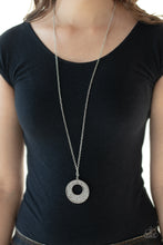 Load image into Gallery viewer, Paparazzi Necklaces Glitzy Glow - Silver
