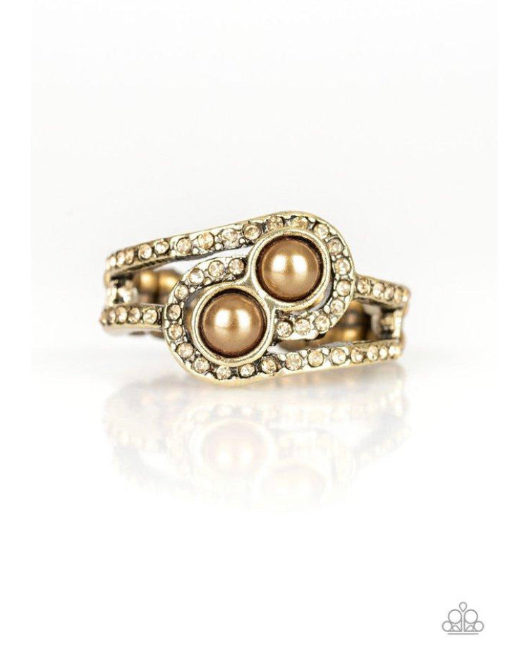 Paparazzi Rings Collect Up Front - Brass