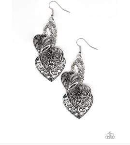 Paparazzi Earrings Once Upon A Heart - Silver