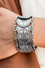 Load image into Gallery viewer, Paparazzi Bracelets Tribal Treasure Trove
