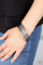 Load image into Gallery viewer, Paparazzi Bracelets Full Circle - Multi
