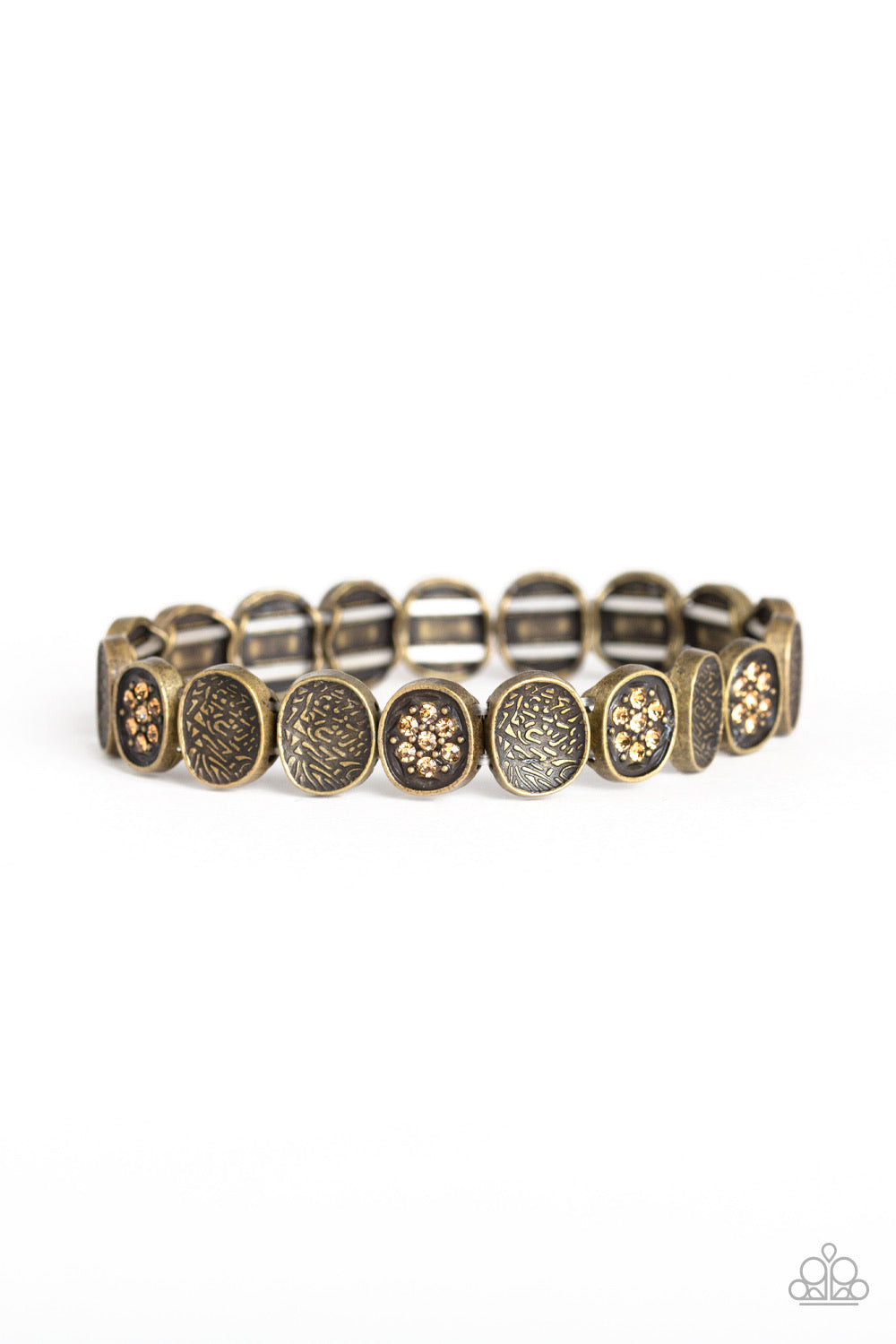 Paparazzi Bracelets Dainty Queen - Brass