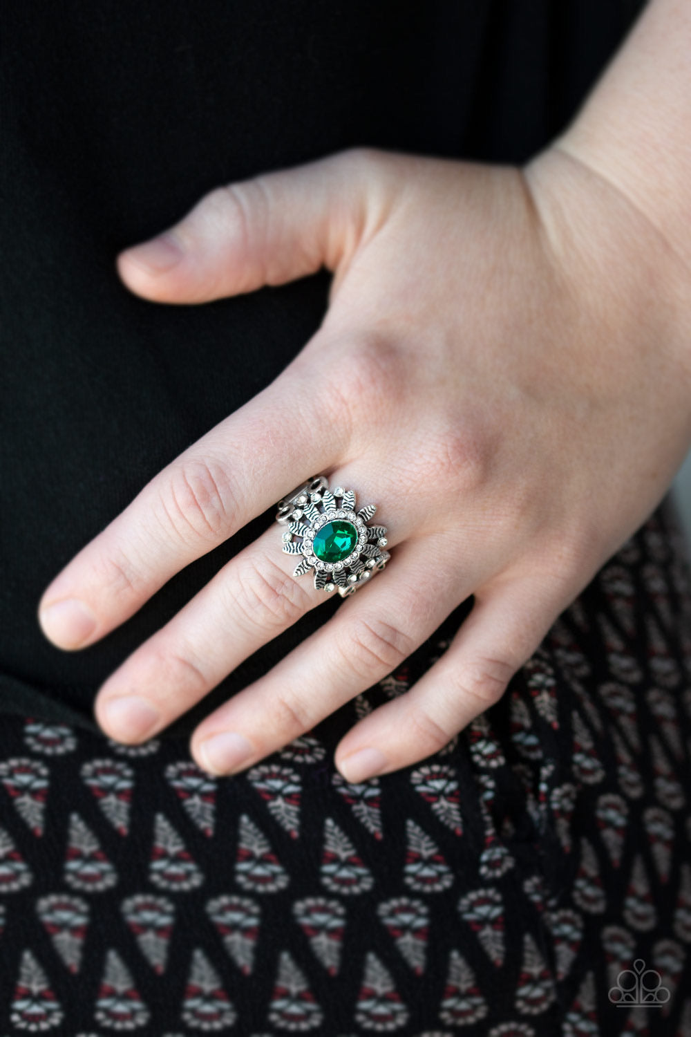 Paparazzi Rings Burn Bright - Green