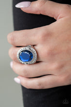 Load image into Gallery viewer, Paparazzi Rings Queen Scene - Blue
