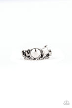 Load image into Gallery viewer, Paparazzi Rings Champion Couture - Silver

